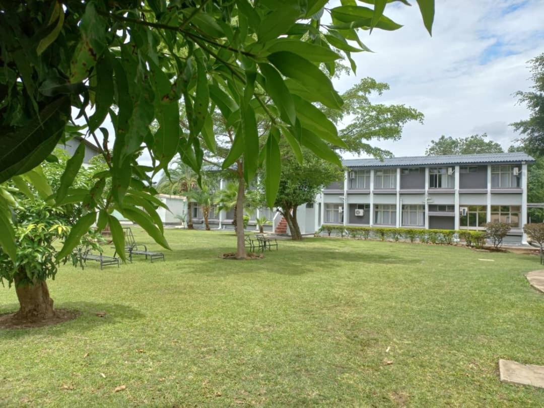 Crescent Lodge Livingstone Exterior photo